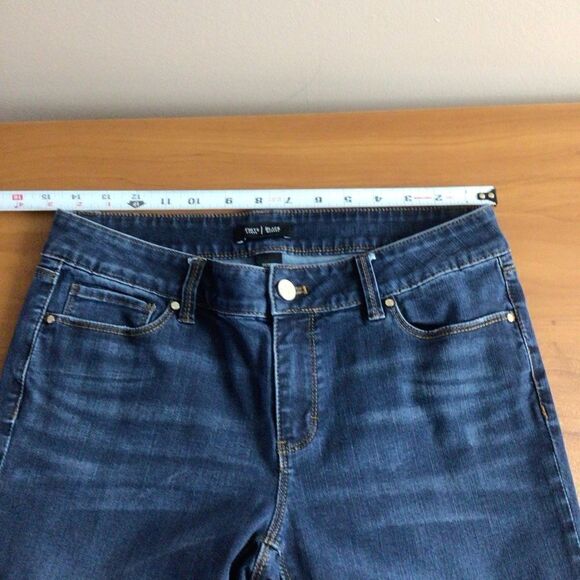 Woman’s White House Black Market Dark Wash Lightly‎ Distressed Skinny Leg Jeans - Picture 5 of 7